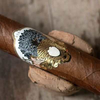 Beli Professional Full-automatic Production OEM Service ISO9001 Certified Cigar Label and Band for Custom Embossed Designs online manufacture