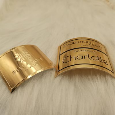 Harga yang bagus Peringkat Label Merek Logam Dengan Pengerjaan Embos Botol Parfum Badan Paket Label Pencetakan on line