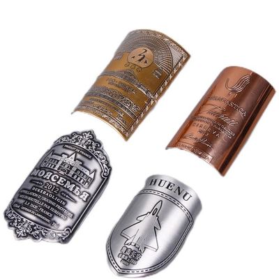 Harga yang bagus Stiker Label Aluminium Logam Perekat Permanen Kustom Pribadi dengan Lini Produksi Otomatis Penuh on line