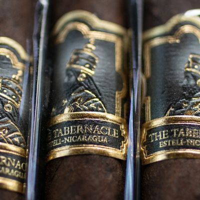 Harga yang bagus Custom Printed Embossed Waterproof Eco-friendly Cigar Band Labels and Stickers with Glossy Gold Foil for Premium Packaging on line